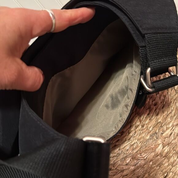 Baggallini Triple Zip “Hipster” Black Crossbody/Swing Bag - Excellent Condition - Picture 9 of 12